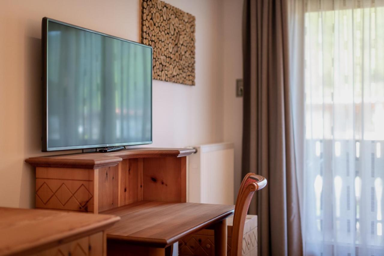 Hotel Christine การ์กัซโซเน ภายนอก รูปภาพ