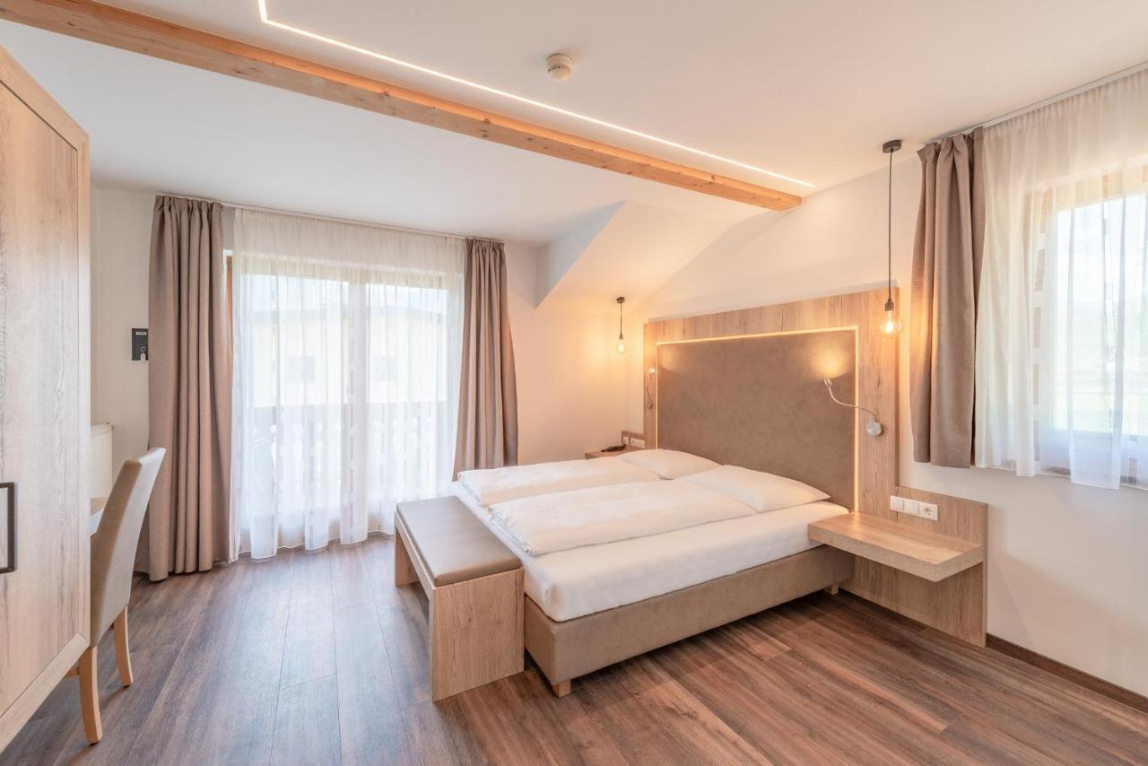 Hotel Christine การ์กัซโซเน ภายนอก รูปภาพ