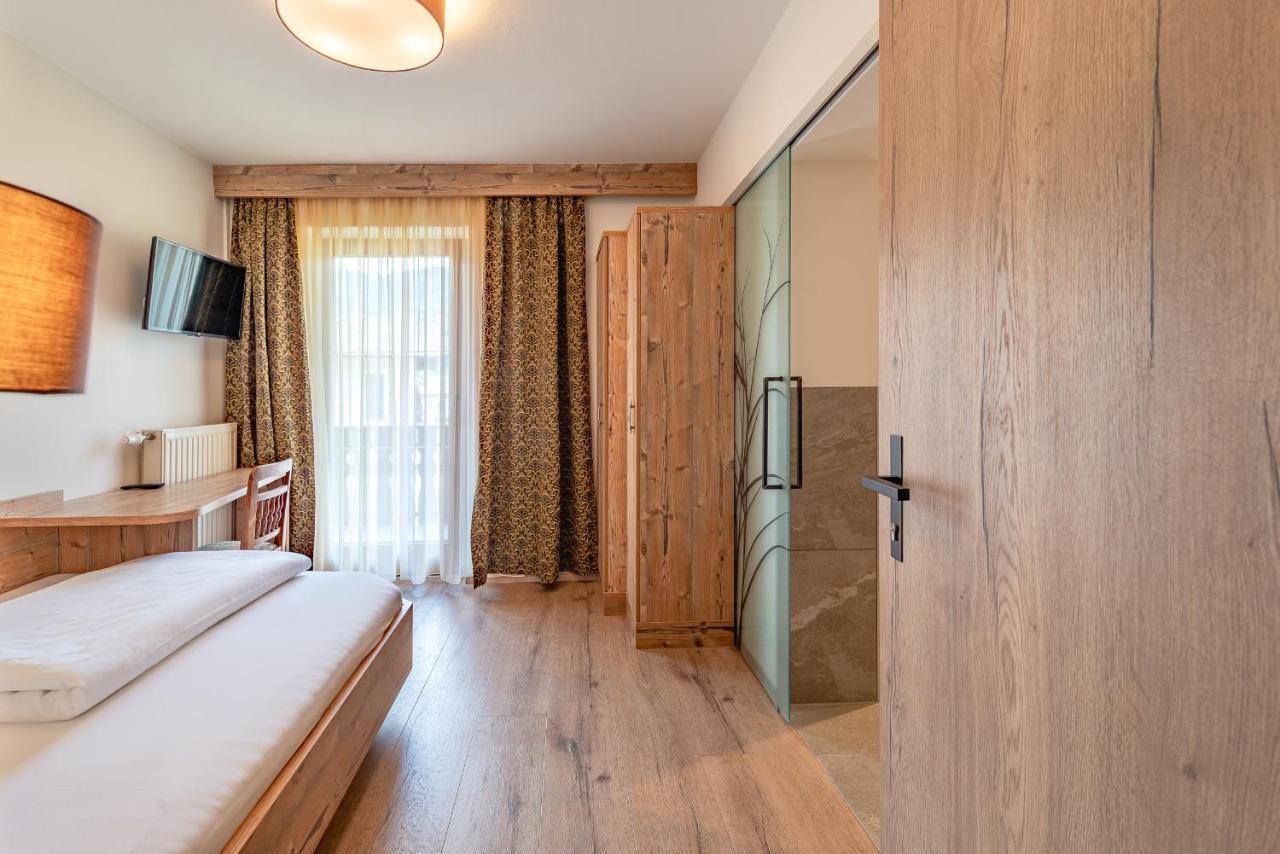 Hotel Christine การ์กัซโซเน ภายนอก รูปภาพ